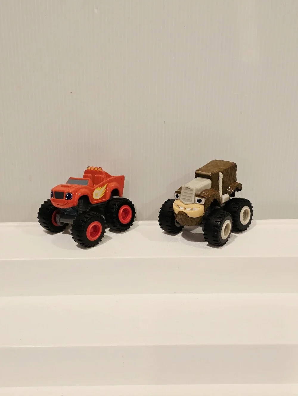 Fisher Price Blaze and the Monster Machines Gasquatch and Blaze Diecast Car Set